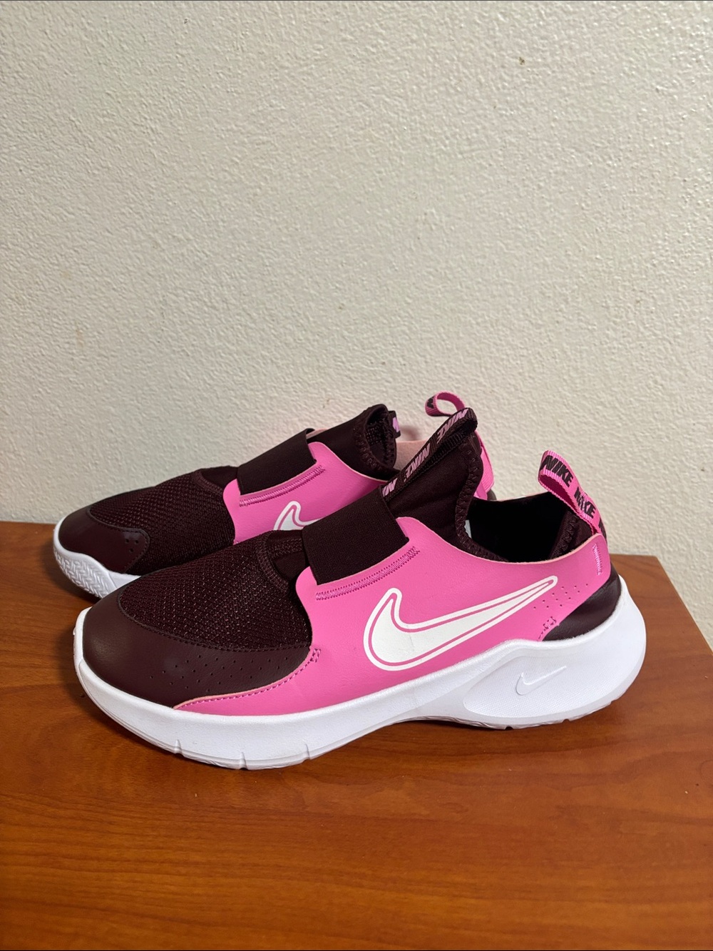 Nike Kids Flex runners Slip-On Sneakers in Pink & Burgundysize 7Y New
